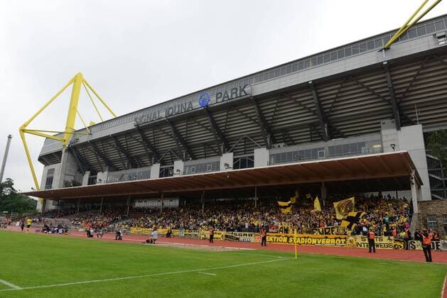 28-07-2012, Fussball, Saison 2012-2013, 3. Liga, 2. Spieltag, Borussia Dortmund II, Haupttribüne mit Fanblock im Stadion Rote Erde.