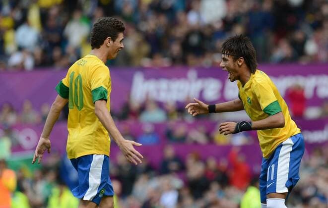 Olympia 2012 London Fussball Maenner 29.07.2012 Brasilien - Weissrussland Jubel Brasilien ; OSCAR und NEYMAR (re) 