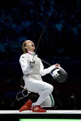 Valentina VEZZALI , (ITA), jubelt, Schlussjubel, 1. Platz Olympiasieger, Italien - Russland ITA - RUS, Finale Fechten Florett Mannschaft der Frauen, Women s Foil Team Damen, am 02.08.2012 , ExCel. Olympische Sommerspiele 2012 in London