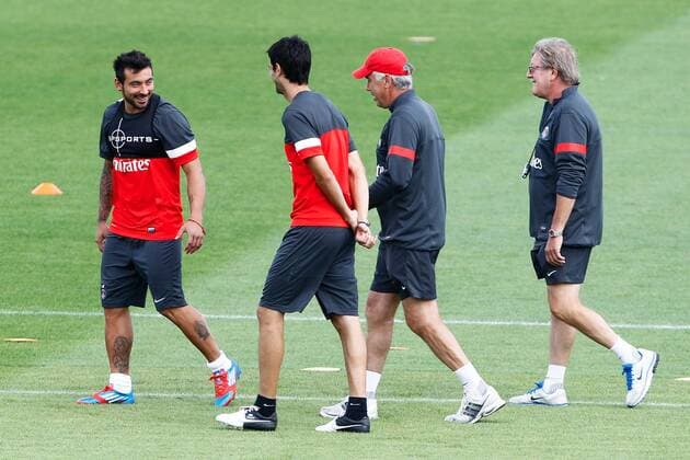 Ezequiel Lavezzi Javier Pastore Carlo Ancelotti (Entraineur PSG) Giovanni Mauri (Preparateur physique) FOOTBALL : Entrainement Paris Saint Germain - 03 08 2012 GwendolineLeGoff Panoramic 