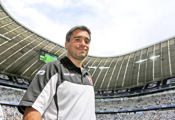 Oscar CORROCHANO (Trainer Jahn Regensburg) in der Allianz-Arena München vor dem Spiel, vor Spielbeginn, Einzelbild, Aktion, Deutschland, GER, Fussball, Maenner, Bundesliga, 2. Liga, Saison 2012 - 2013, 1. Spieltag, TSV 1860 München vs. Jahn Regensburg, 04.08.2012,
