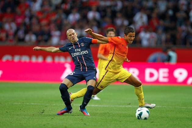 Christophe Jallet (PSG) vs Ibrahim Afellay (Barcelone) FOOTBALL : Paris Saint Germain vs FC Barcelone - Trophee de Paris - 04 08 2012 GwendolineLeGoff Panoramic 