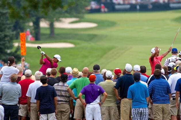Aug. 4, 2012 - Akron, Ohio, U.S - Fans gather around the ninth tee to was Tiger Woods hit during the third round of the WGC Bridgestone Invitational at Firestone Country Club, Akron, Oh. PGA Golf Herren 2012 - Aug 4 - Bridgestone Invitational - ZUMAs30