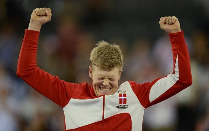 LONDON, Aug. 5, 2012 - Lasse Norman Hansen of Denmark celebrates at the awarding ceremony of men s omnium match of Cycling Track at London 2012 Olympic Games, London, Britain, Aug. 5, 2012. Lasse Norman Hansen won the gold of the event. 