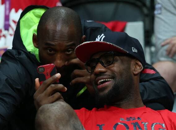 (120807) -- LONDON, Aug. 7, 2012 (Xinhua) -- Lebron James and Kobe Bryant of USA basketball team are picutured during women s basketball quarterfinal match between USA and Canada at London 2012 Olympic Games in London, Britain, on August 7, 2012. USA won 91-48. (Xinhua Meng Yongmin) (nxl) (OLY2012)BRITAIN-LONDON-BASKETBALL-WOMEN 