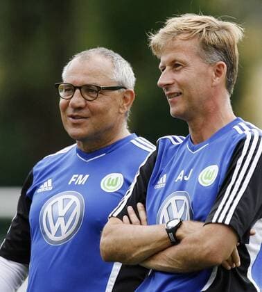 07.08.2012, Stadion Lind, Villach, AUT, VfL Wolfsburg Trainingslager, im Bild Felix Magath (Trainer Wolfsburg) und Andries Jonker (Co-Trainer Wolfsburg) während einer Trainingseinheit