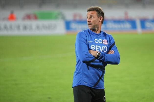 Wohin geht es?....Co-Trainer Manni (Manfred) Binz (Offenbach) Offenbacher Kickers - Arminia Bielefeld, 3. Bundesliga 2012 2013, 4. Spieltag