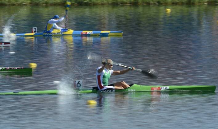 (120809) -- LONDON, Aug. 9, 2012 (Xinhua) -- Danuta Kozak of Hungary competes during women s kayak single (k1) 500m competition of Canoe Sprint event, at London 2012 Olympic Games in London, Britain, on August 9, 2012. Danuta Kozak of Hungary won gold medal. (Xinhua Qi Heng) (nxl) (OLY2012)BRITAIN-LONDON-CANOE SPRINT-WOMEN S KAYAK SINGLE (K1) 500M 