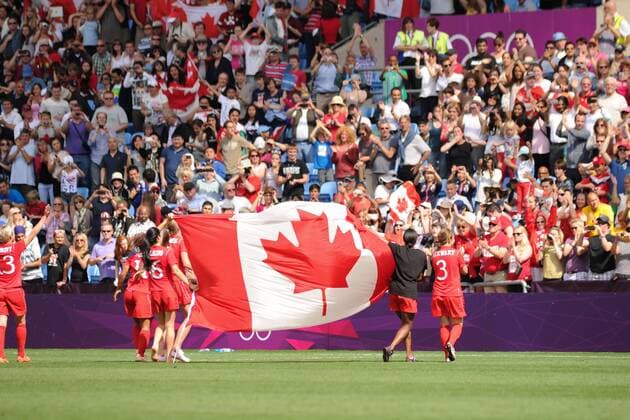 09.08.2012 Coventry, England. The Canadian womens football team celebrate by doing a alp of honour witht heir national flag after the Olympic Football Women s Bronze match play-off game between France and Canada from the City of Coventry Stadium xAnthonyxStanleyx  ActionPlus11314554