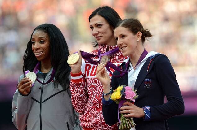 Gold medalist Natalya Antyukh (C) of Russia, silver medalist Lashinda Demus (L) of USA, bronze medalist Zuzana Hejnova of Czech Republic pose at awarding ceremony of women s 400m hurdles at London 2012 Olympic Games, London, Britain, Aug. 9, 2012. (Xinhua Yang Zongyou)(zgp) (OLY2012)BRITAIN-LONDON-WOMEN S 400M HURDLES 