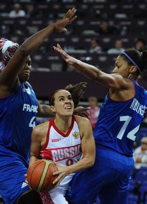 ITAR-TASS: LONDON, GREAT BRITAIN. AUGUST 9, 2012. France s Isabelle Yacoubou, Emmeline Ndongue (L-R blue) blocks Russia s Becky Hammon (C) in a women s basketball semifinal match at the London 2012 Olympic Games at North Greenwich Arena. French team won the game 81:64 and reached the final.  RE1057EA