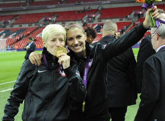 09.08.2012 London, England. USA s Alex Morgan (Forward) and USA s Megan Rapinoe (Midfield) celebrate after the Olympic Women s Final between Team USA and Japan from Wembley Stadium. xRobertxPiperx  ActionPlus20183818