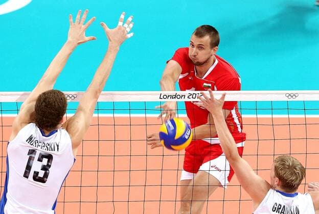 LONDON, Aug. 10, 2012 - Viktor Yosifov (back) of Bulgaria smashes during men s volleyball semifinal between Russia and Bulgaria at London 2012 Olympic Games, London, Britain, Aug. 10, 2012. Russia won the match 3-1. (OLY2012)BRITAIN-LONDON-MEN S VOLLEYBALL-SEMIFINAL 