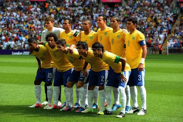 Olympia 2012 London Fussball Männer Finale 11.08.2012 Teamfoto Brasilien (v. li., hinten) Torwart GABRIEL, SANDRO, JUAN JESUS , LEANDRO DAMIAO, ROMULO, THIAGO SILVA (v. li., unten) ALEX SANDRO, MARCELO, OSCAR, RAFAEL, NEYMAR