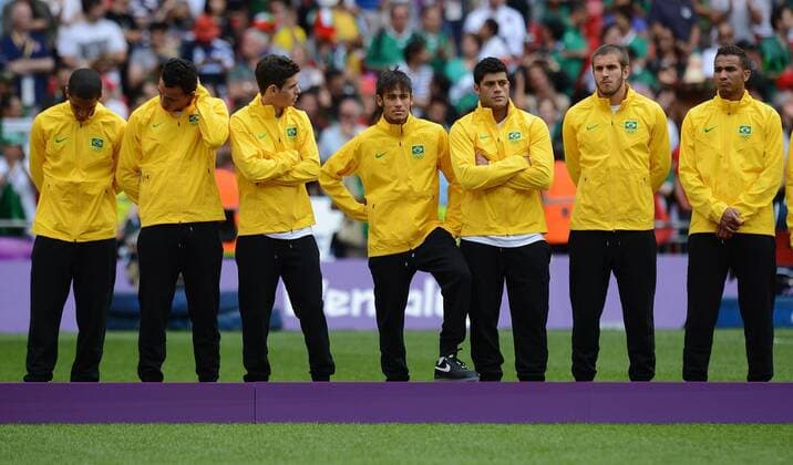 Olympia 2012 London Fussball Herren Finale 11.08.2012 Brasilien - Mexiko; Enttaeuschung bei Brasilien (v. li.) ROMULO, LEANDRO DAMIAO, OSCAR, NEYMAR, HULK, BRUNO UVINI , DANILO 