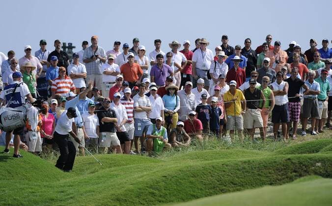 All eyes are on Tiger Woods as he chips to the green at hole five during the third round of the PGA Golf Herren Championship on August 11, 2012 at the Ocean Course in Kiawah Island, South, Carolina. Woods carded a bogey on the hole.  SCP20120811130