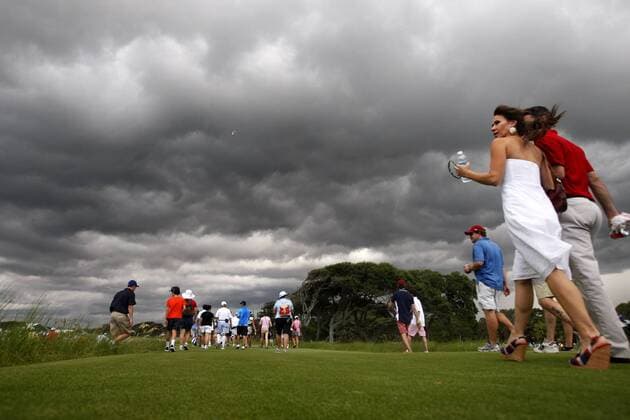 Aug. 11, 2012 - Kiawah Island, South Carolina, U.S. - Golf fans head for cover after a weather warning forced a delay in play during the third round of the 2012 PGA Golf Herren Championship at the Ocean Course. Golf 2012 - PGA Golf Herren Championship - Third Round - ZUMAm67
