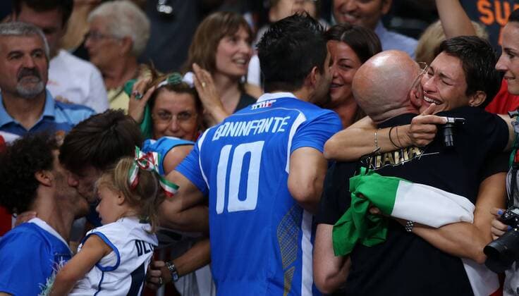 LONDON, Aug. 12, 2012 - Italian players celebrate after defeating Bulgaria in men s volleyball bronze-medal match, at London 2012 Olympic Games in London, Britain, on August 12, 2012. Italy won 3-1. (Xinhua Wang Lili) (nxl) (OLY2012)BRITAIN-LONDON-VOLLEYBALL-MEN 