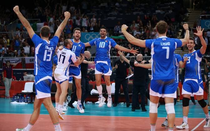 LONDON, Aug. 12, 2012 - Italian players celebrate after defeating Bulgaria in men s volleyball bronze-medal match, at London 2012 Olympic Games in London, Britain, on August 12, 2012. Italy won 3-1. (Xinhua Wang Lili) (nxl) (OLY2012)BRITAIN-LONDON-VOLLEYBALL-MEN 