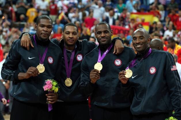Kevin Durant, Carmelo Anthony, LeBron James, Kobe Bryant LONDON, Aug. 12, 2012 - American basketball players pose with gold medals at the awarding ceremony of men s basketball event, at London 2012 Olympic Games in London, Britain, August 12, 2012. The USA team claimed title of the event. (Xinhua Meng Yongmin) (zgp) (OLY2012)BRITAIN-LONDON-MEN S BASKETBALL-AWARDING 