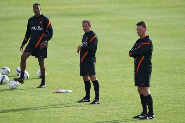 (L-R) assistant Patrick Kluivert,asssitant Danny Blind,Coach Louis van Gaal - Training Netherlands Nationalteam 2012 2013 xVIxWillemxJanxDijkdrentxIVx 1096344
