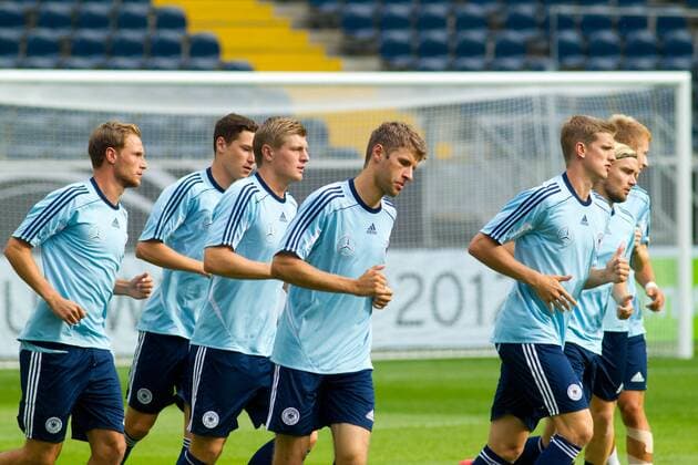 Aufwärmen - Thomas Müller (Mi.,Deutschland) - Training DFB Nationalmannschaft in der Commerzbank Arena in Frankfurt am Main - 14.08.2012,Deutschland,Fußball,Mann,Männer