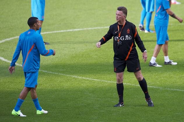 (L-R) Ricardo van Rhijn of Holland,coach Louis van Gaal of Holland Netherlands Training session 2012 2013 xVIxMAURICExVANxSTEENxIVx 1097912
