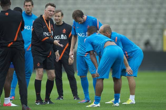 (L-R) Maarten Stekelenburg of Holland,coach Louis van Gaal of Holland,goalkeeper trainer Frans Hoek of Holland,Joris Mathijssen of Holland,Luciano Narsingh of Holland,Arjen Robben of Holland Netherlands Training session 2012 2013 xVIxMAURICExVANxSTEENxIVx 1097946