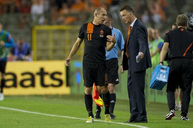 (L-R) Arjen Robben of Holland,coach Louis van Gaal of Holland Belgium v Netherlands. Friendly match 2012 2013 xVIxMAURICExVANxSTEENxIVx 1099241