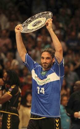 Bertrand Gille , Chambery Chambery nimmt nach dem Schlusspfiff Abschied von den Fans Donnerstag, 16.08.2012, Saisoneröffnung Bundesliga: Handball HSV - Chambery Savoie