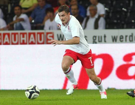 15.08.2012 Stade de Suisse Bern , SCHWEIZ , Herren Fussball Testspiel Italien vs. England 1:2 Adam Johnson (England) ; Einzelbild , Aktion 