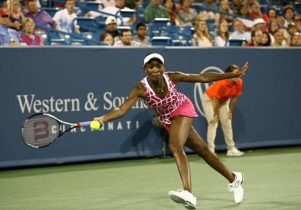 August 18 2012: Venus Williams USA in the Women s semifinal matchat the Western & Southern Open in Mason, Ohio. TENNIS: AUG 18 Western & Southern Open Icon383120818039 EDITORIAL USE ONLY