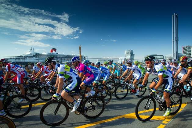 Cycling: Hamburg Vattenfall Cyclassics 2012, UCI World Tour, Elite, HafenCity, Queen Mary 2, xHOCHxZWEI HenningxAngererx