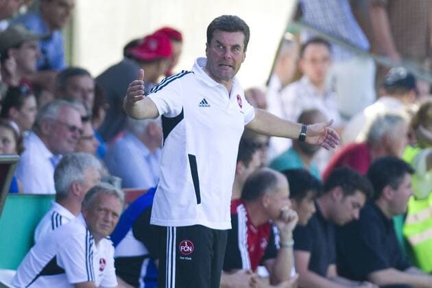 Trainer Dieter HECKING (N) ist enttaeuscht, enttäuscht, Enttäuschung, Enttaeuschung, Gestik, Geste, halbe Figur, Halbfigur, Fussball DFB Pokal 1.Runde, TSV Havelse (HAV) - 1 FC. Nuernberg (N) 3:2 am 19.08.2012 in Hannover, saison1213