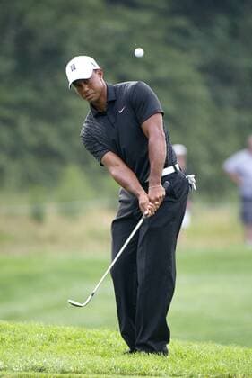 23 August 2012: Tiger Woods (USA) hits a chip shot during The Barclays Championship for The FedEx Cup played at Bethpage Black in Farmingdale, NewYork. GOLF: AUG 23 PGA Golf Herren - The Barclays - First Round Icon20120823008 EDITORIAL USE ONLY