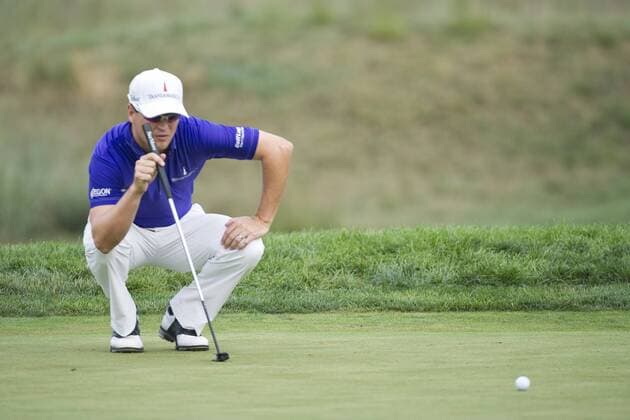 23 August 2012: Zach Johnson (USA) bends down to judge a putt during The Barclays Championship for The FedEx Cup played at Bethpage Black in Farmingdale, NewYork. GOLF: AUG 23 PGA Golf Herren - The Barclays - First Round Icon20120823010 EDITORIAL USE ONLY