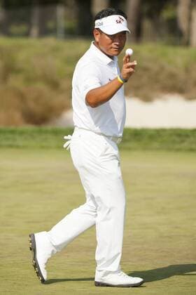24 August 2012: K.J. Choi (KOR) acknowledges the crowd after sinking a putt on the 16th hole during the second round of The Barclays Championship for The FedEx Cup played at Bethpage Black in Farmingdale, NewYork. GOLF: AUG 24 PGA Golf Herren - The Barclays - Second Round Icon082412405 EDITORIAL USE ONLY