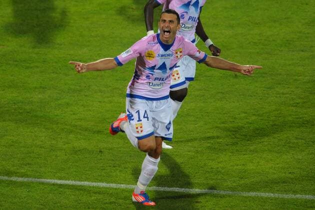 Cedric Barbosa (ETG) FOOTBALL : Evian Thonon Gaillard FC vs Olympique Lyon - Ligue 1 - 24 08 2012 FredericChambert Panoramic 