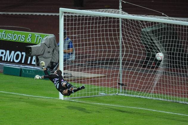 Bertrand Laquait (ETG) FOOTBALL : Evian Thonon Gaillard FC vs Olympique Lyon - Ligue 1 - 24 08 2012 FredericChambert Panoramic 