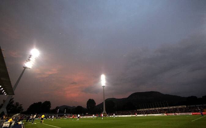 GER, Regionalliga Nordost, FC Carl Zeiss Jena 24.08.12, Jena, Ernst-Abbe-Sportfeld, GER, NOFV, Regionalliga Nordost, 02. Spieltag, FC Carl Zeiss Jena im Bild Abendstimmung im Stadion Flutlichtmast Himmel