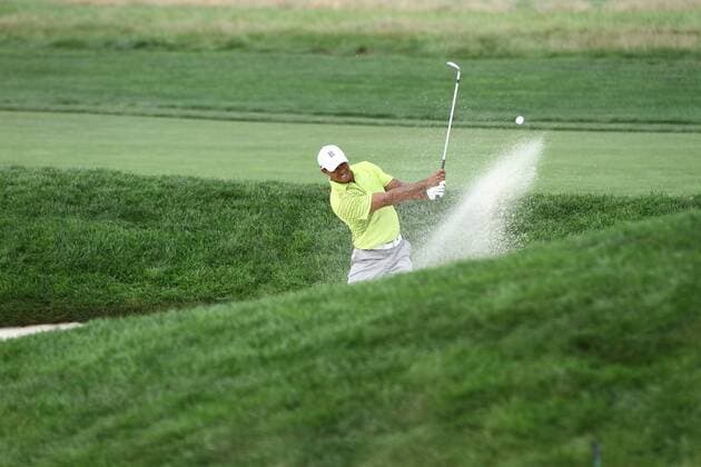 Aug. 25, 2012 - Bethpage, New York, U.S - Aug. 25, 2012 - Bethpage, New York, U.S - PGA Golf Herren pro TIGER WOODS hits one out of the sand on 16th hole during the third round the Barclays Tournament at Bethpage State Park. Golf 2012 - The Barclays Round 3 - ZUMAc11