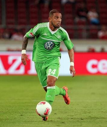 Ashkan Dejagah (VFL) . Einzelaktion am Ball . VfB Stuttgart-VfL Wolfsburg . Stuttgart, GER, 25.08.2012 , 1. Spieltag Fussball-Bundesliga 2012-2013 .