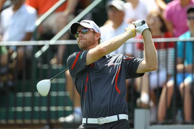 Aug. 26, 2012 - Bethpage, New York, U.S - Aug. 26, 2012 - Bethpage, New York, U.S - PGA Golf Herren pro David Hearn hits his opening tee shot on the 1st hole during the final round the Barclays Tournament at Bethpage State Park. Golf 2012 - The Barclays Final Round - ZUMAc11