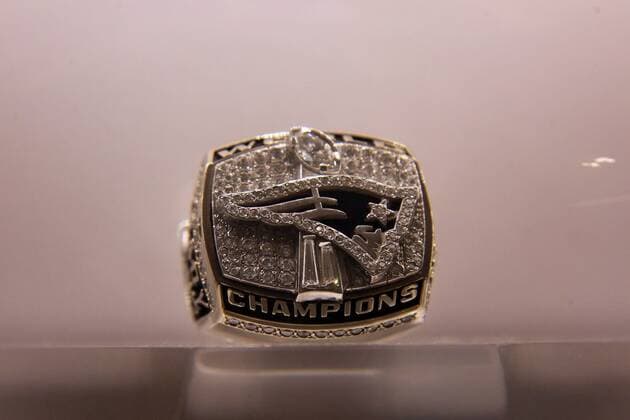 Super Bowl Ringe der einzelnen Siegerteams: XXVI New England Patriots 2001