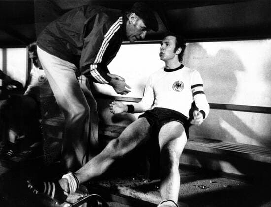 Fußball, EM Finale 1976 in Belgrad, Tschechoslowakei - Deutschland 5:3 i. E Bundestrainer Helmut Schön und Franz Beckenbauer (beide BR Deutschland)