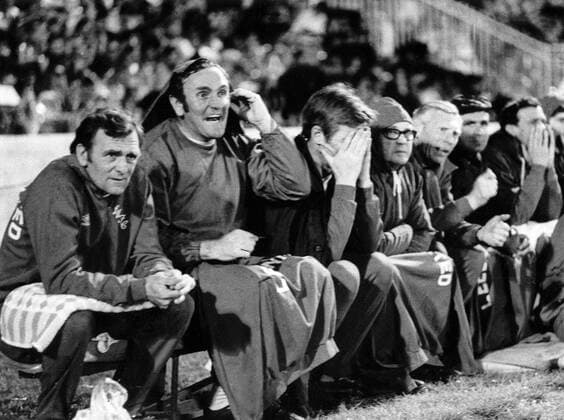 Fußball, Trainerhistorie, Leeds United Don Revie (Leeds United) auf der Bank