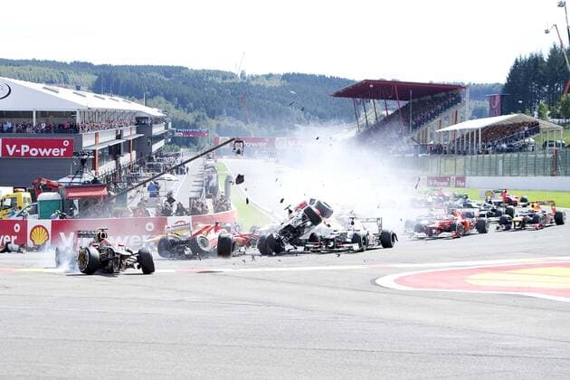 Unfall mit v.l. Roman GROSJEAN (FRA), Lotus Renault GP, Fernando ALONSO (ESP), Ferrari, und Lewis HAMILTON (GBR), MCLaren Mercedes, Start, Aktion Rennen am 02.09.2012 Formel 1, Grosser Preis von Belgien in Spa Francorchamps vom 30.08. - 02.09.2012., Saison2012,,