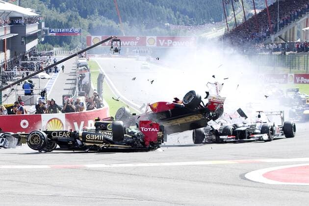 Unfall mit v.l. Roman GROSJEAN (FRA), Lotus Renault GP, Fernando ALONSO (ESP), Ferrari, und Lewis HAMILTON (GBR), MCLaren Mercedes, Start, Aktion Rennen am 02.09.2012 Formel 1, Grosser Preis von Belgien in Spa Francorchamps vom 30.08. - 02.09.2012., Saison2012,,
