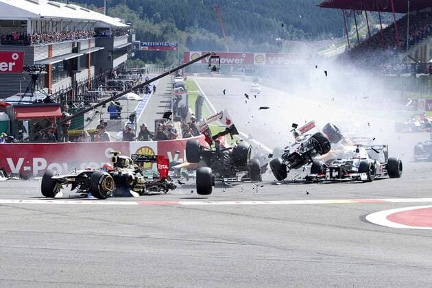 Unfall mit v.l. Roman GROSJEAN (FRA), Lotus Renault GP, Fernando ALONSO (ESP), Ferrari, und Lewis HAMILTON (GBR), MCLaren Mercedes, Start, Aktion Rennen am 02.09.2012 Formel 1, Grosser Preis von Belgien in Spa Francorchamps vom 30.08. - 02.09.2012., Saison2012,,