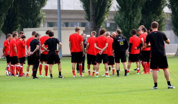 FUSSBALL, WIEN, Training Nationalmannschaft Österreich Bild zeigt Teamchef Marcel Koller (AUT) und die Mannschaft. 
